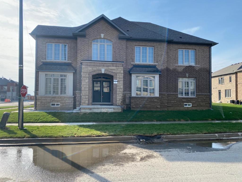 Willa 537 Veterans Dr Brampton On L7A 0C4 Zewnętrze zdjęcie